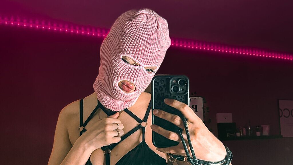 zoeythepinkmask